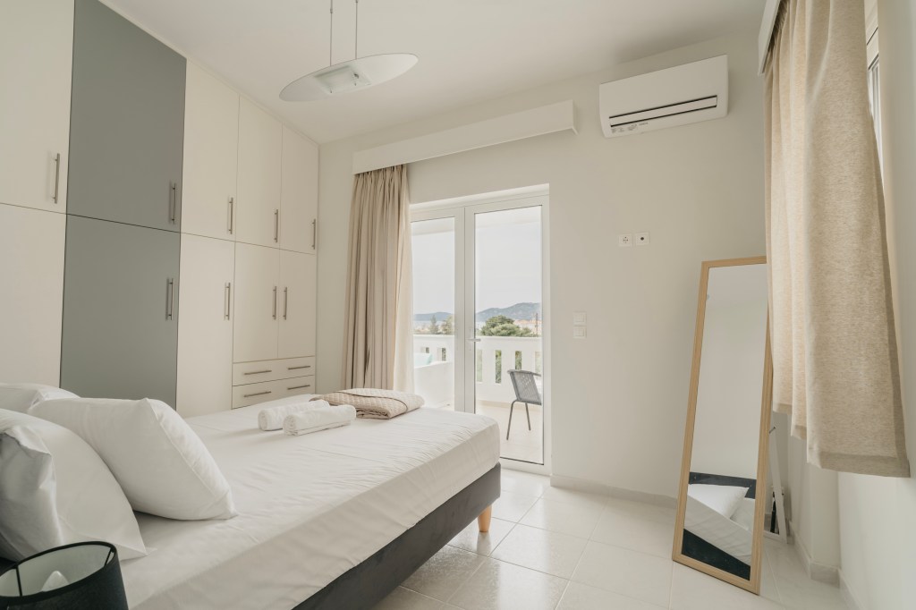 Areti-White-Villa-1-Bedroom-Summer-Vacation-Home-Loutraki