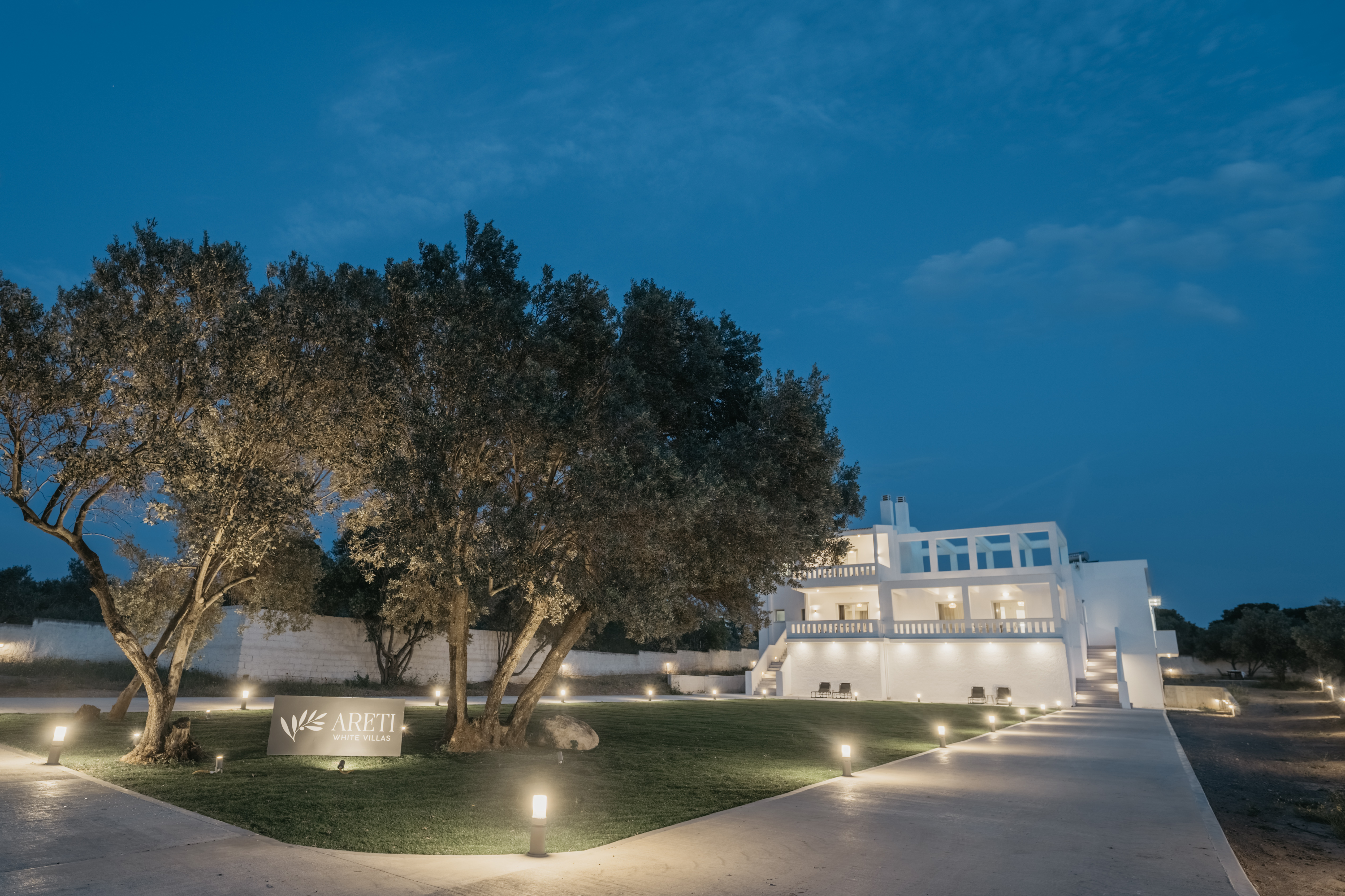 villa-areti-2-vacation-home-outside-view-loutraki-summer