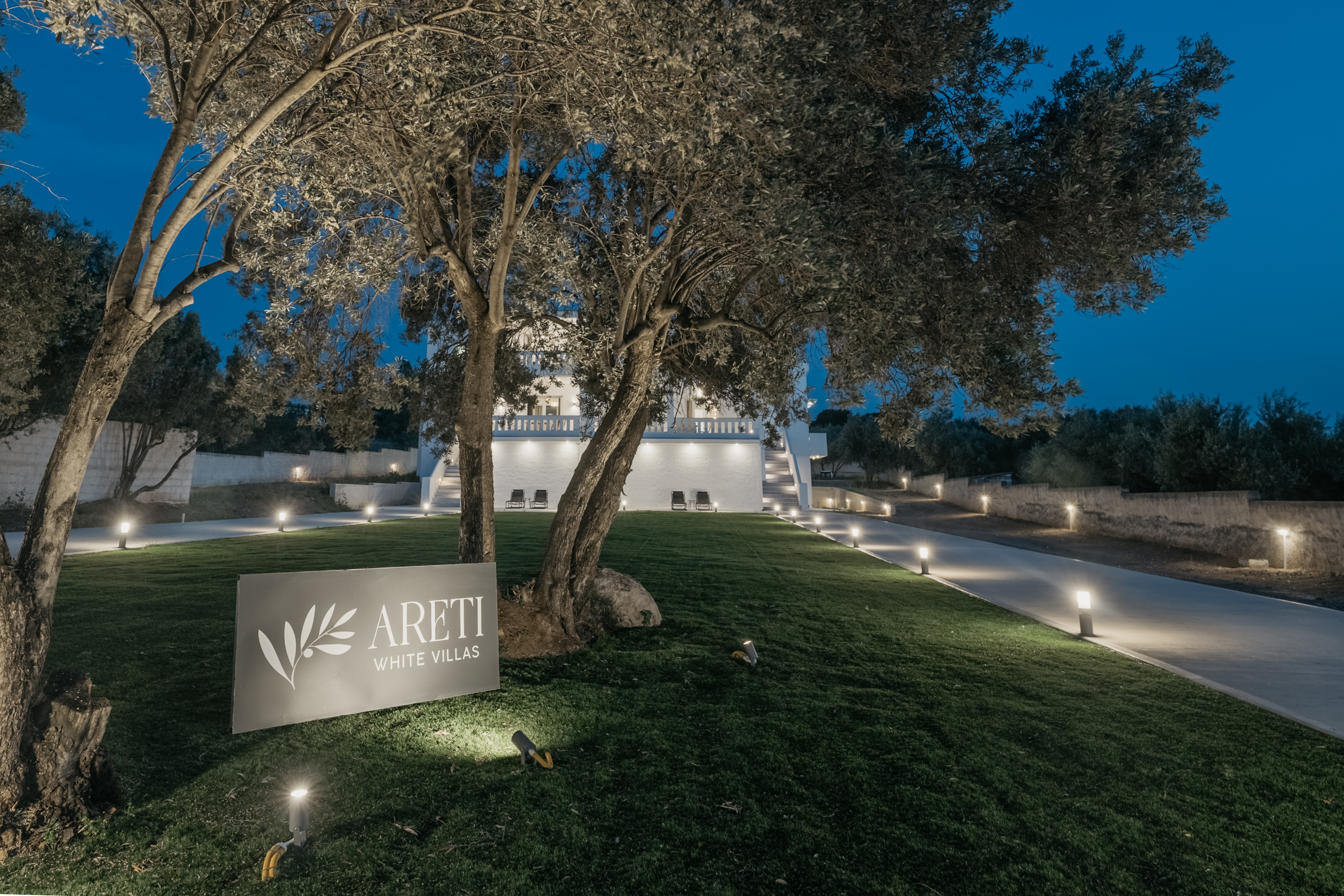 villa-areti-2-vacation-home-outside-view-loutraki-summer