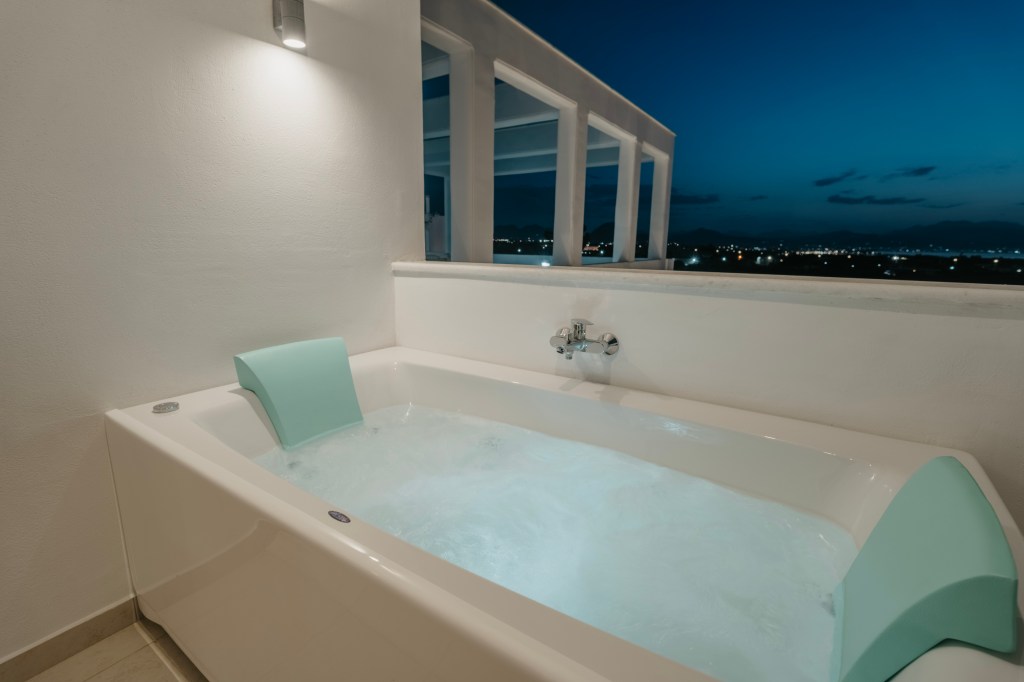 Areti-White-Villa-1-Relaxation-Outdoor-Jacuzzi-Summer-Vacation-Home-Loutraki